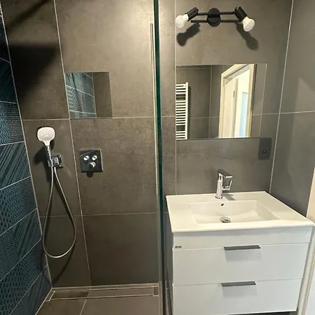 Light Near Center With Easy Transport Access Apartmán Bratislava